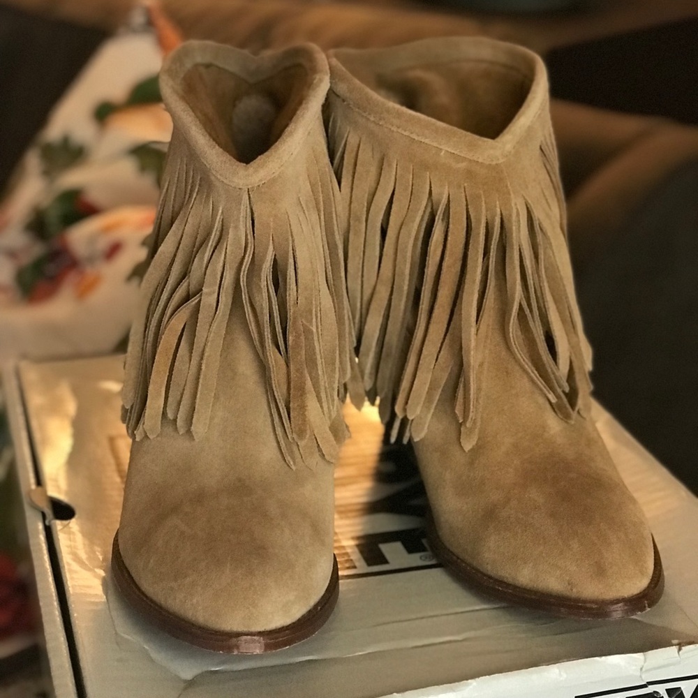 Frye Ilana short fringe boot